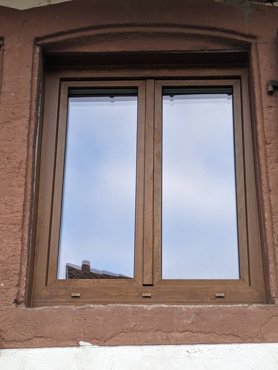 Pose de fenêtre PVC en chêne doré à Sélestat Bas-Rhin